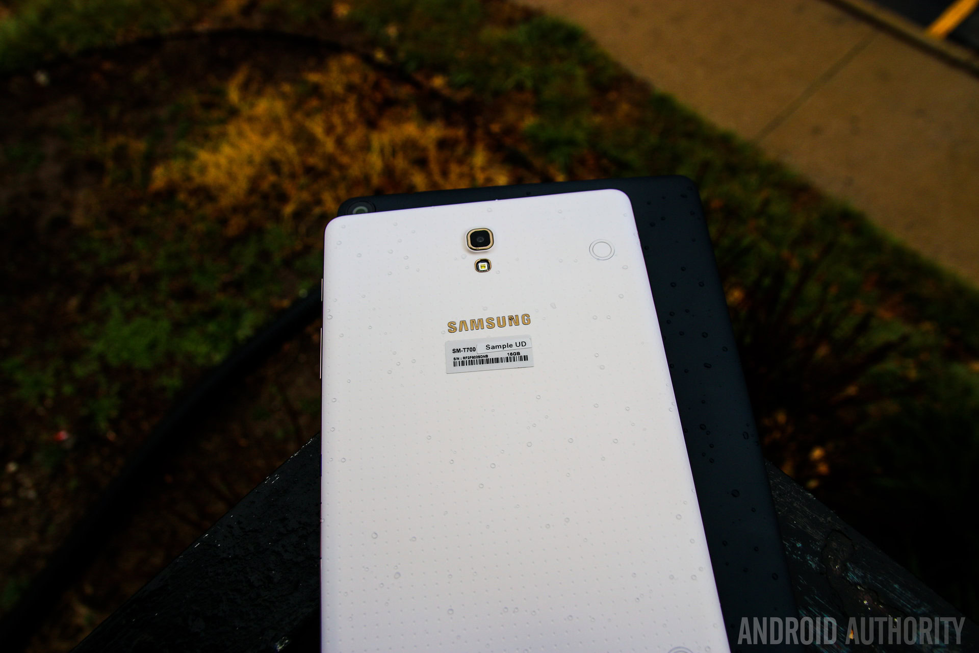 Samsung Galaxy Tab S 8.4 WiFi - T700 - Black/White (16Gb) (WIFI)