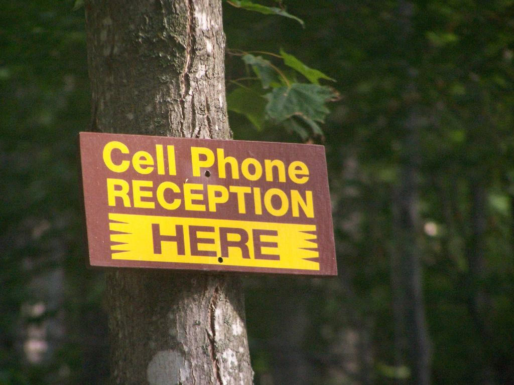 report-shows-that-poor-indoor-cellphone-reception-keeps-landlines-alive