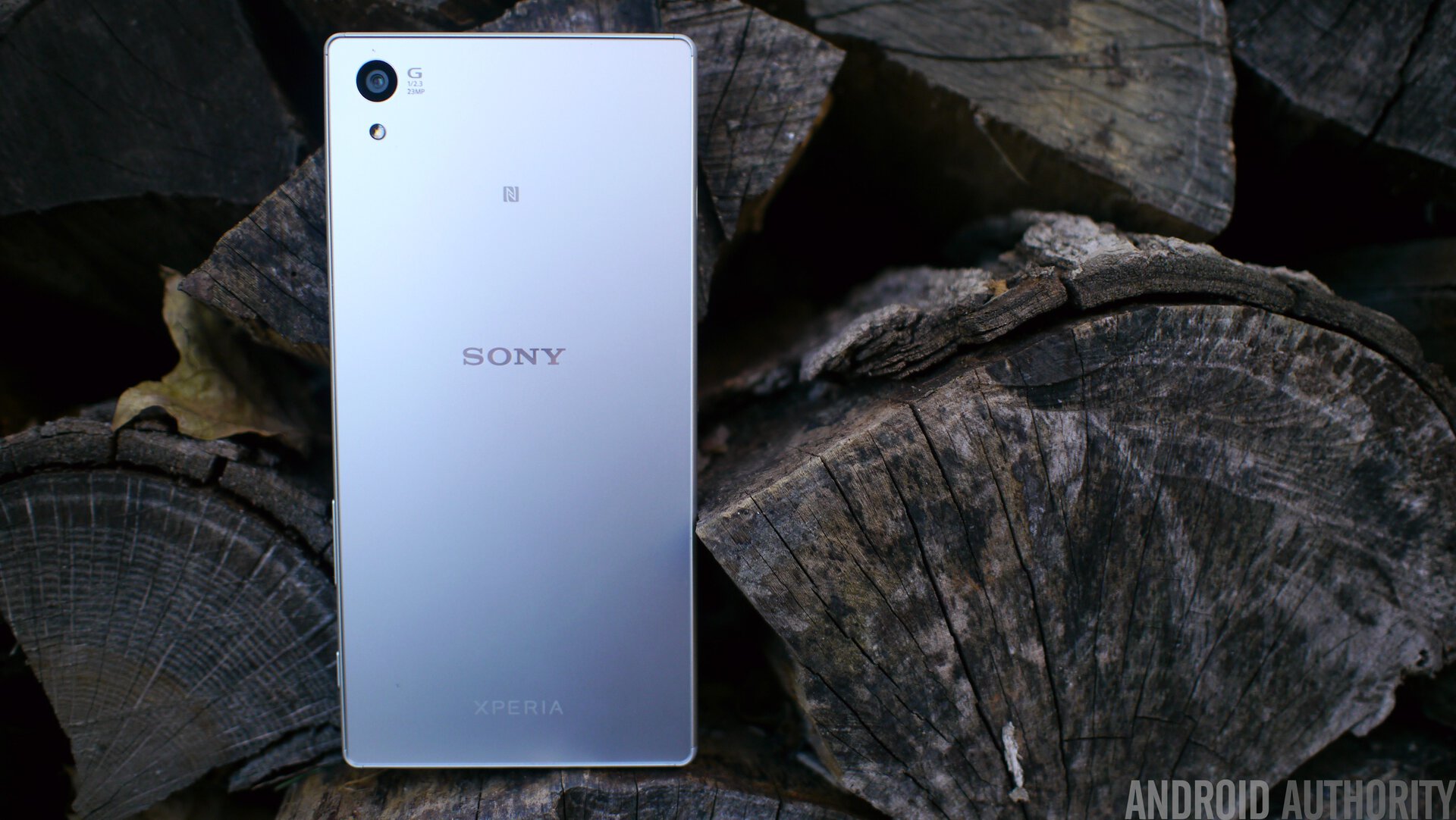 Sony Xperia Z5 and Z5 now available in