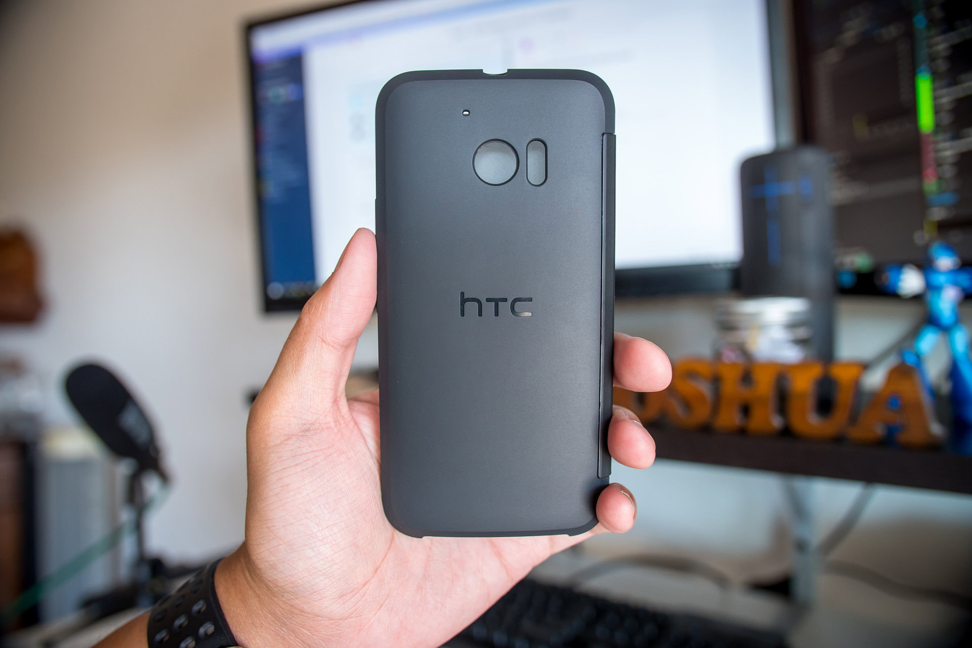 knoop geleidelijk vrijdag HTC 10 Accessories - Ice View case and Hi-Res earphones - Android Authority