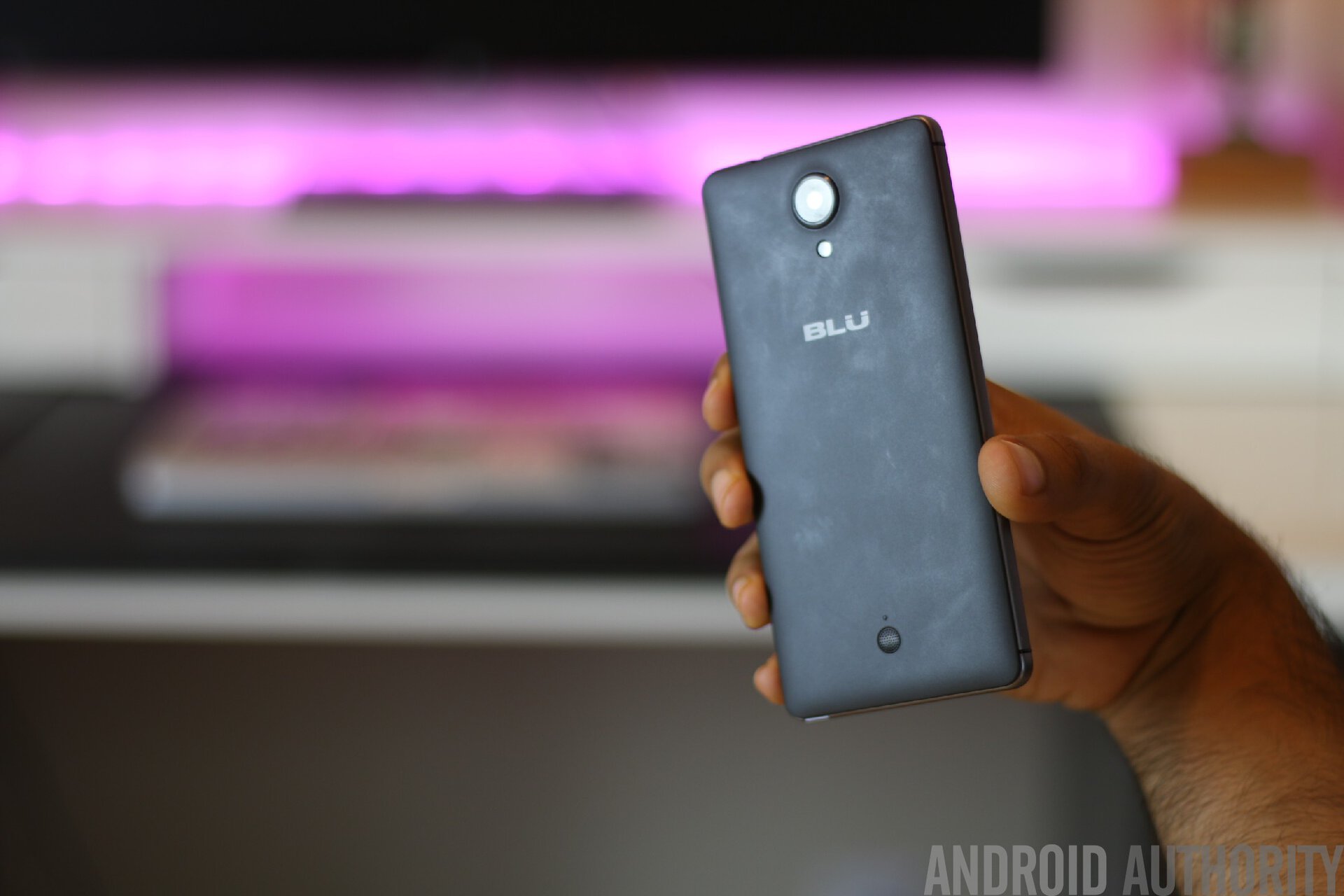 blu r1 hd specs charger