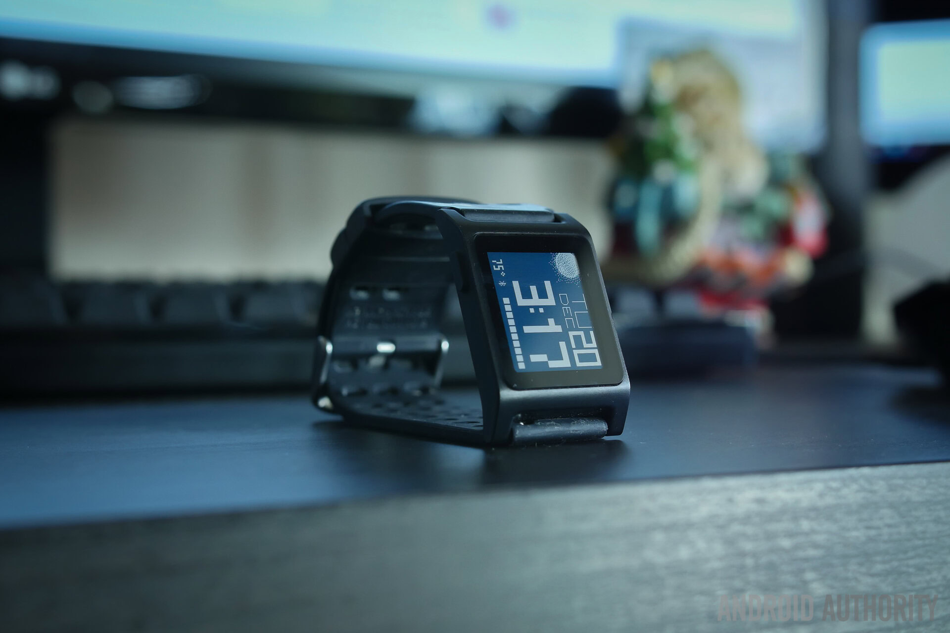 The Last Pebble: Pebble 2 review and with MrMobile - Android Authority