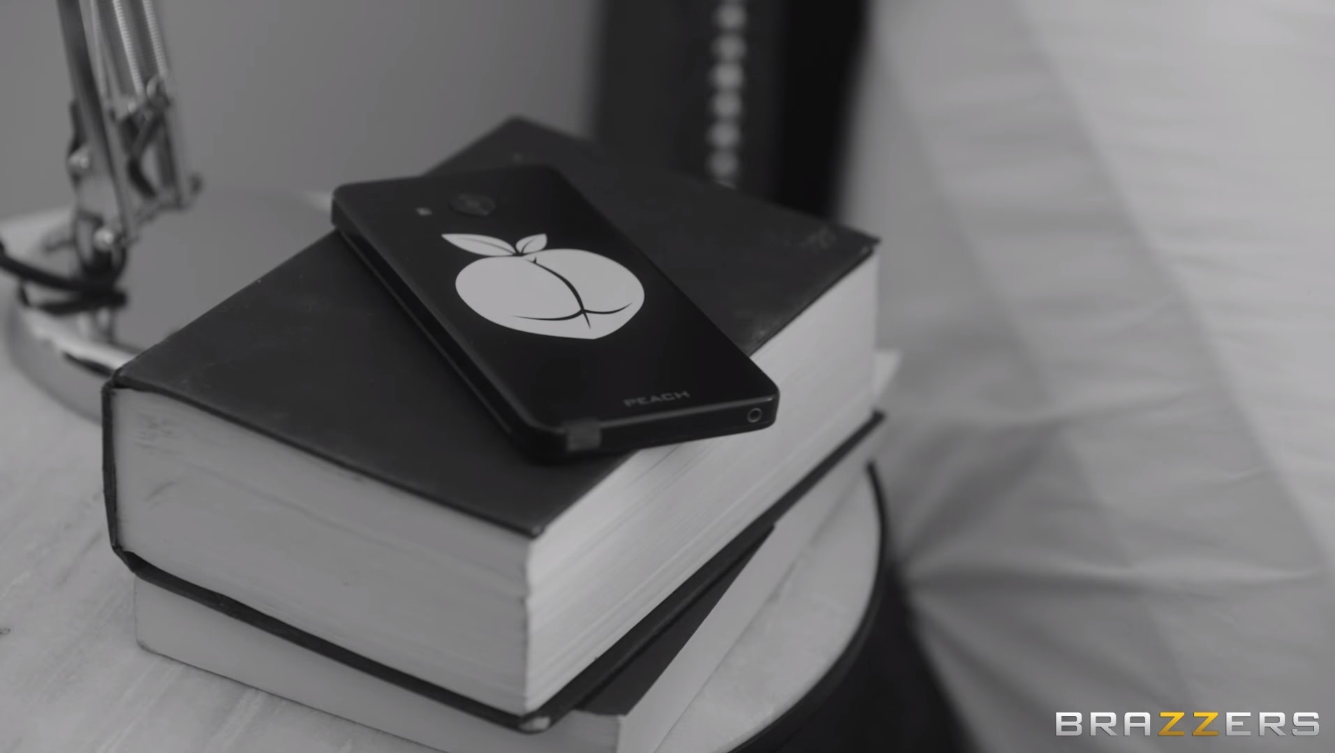 Mikandi Peach Cam - NSFW: Adult film network Brazzers makes a parody smartphone concept