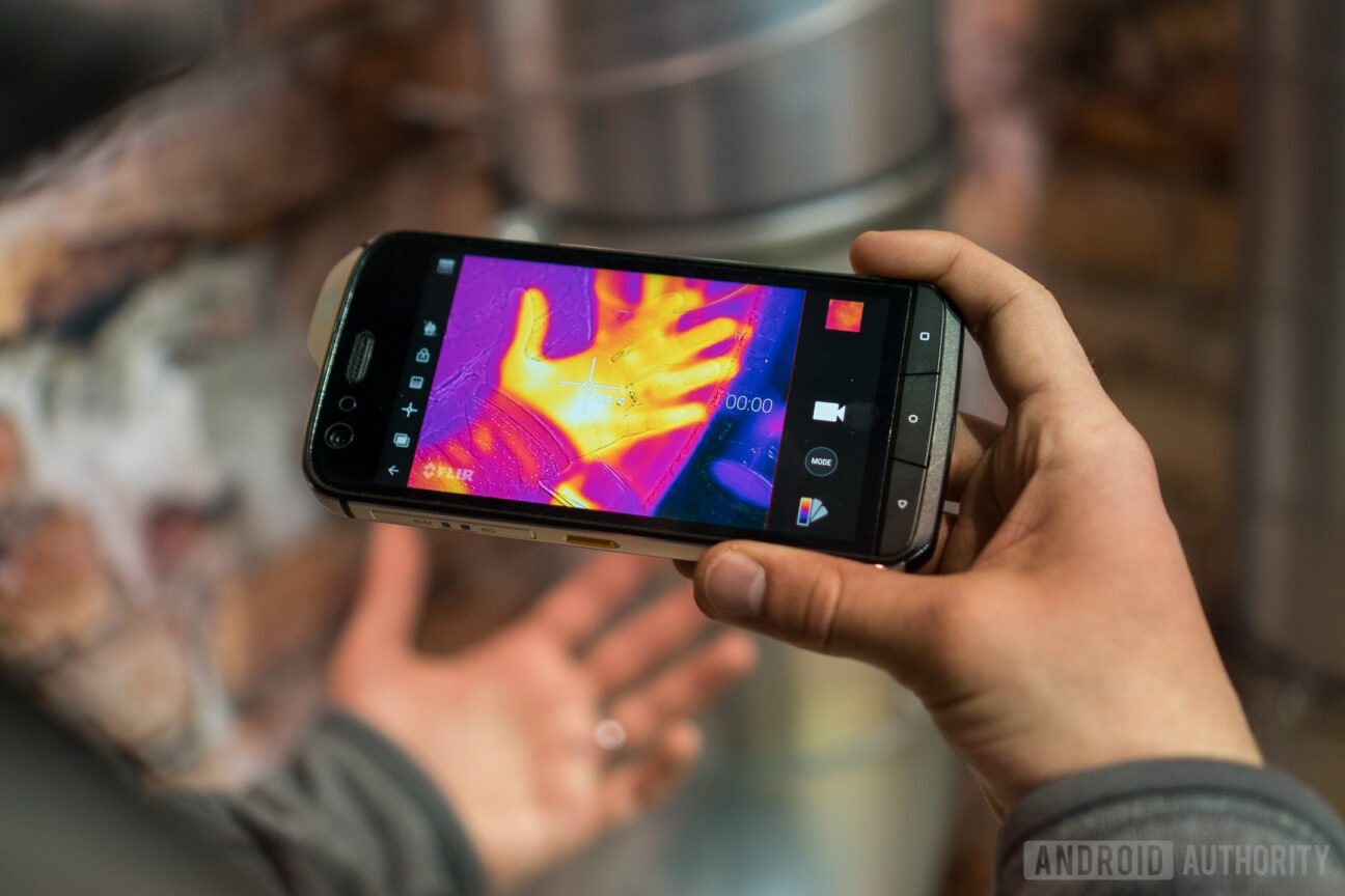 Cat S61 hands-on: See like the Predator - Android Authority