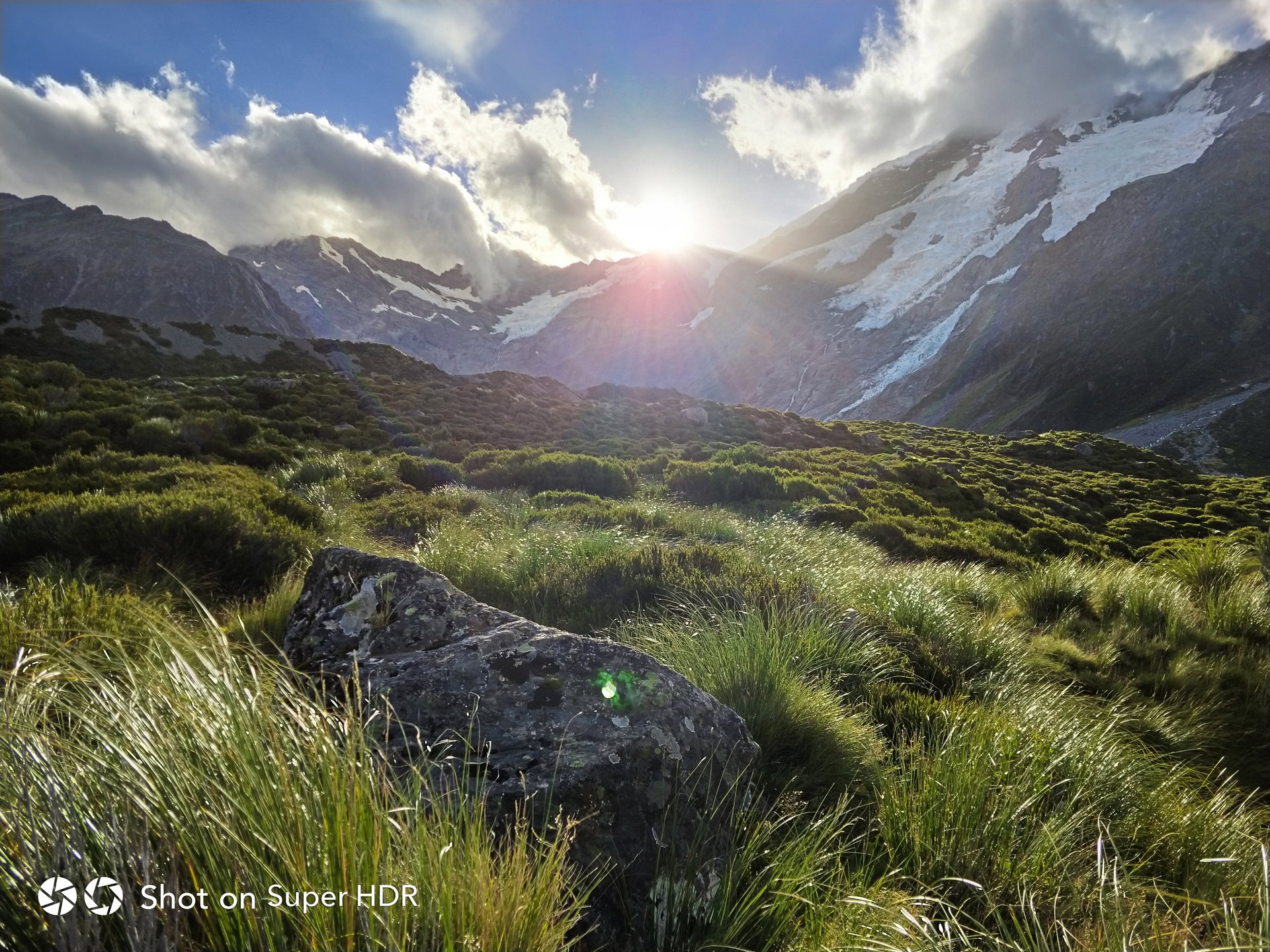 Hdr triluminos. Что такое HDR В смартфоне. Насыщенные фотографии. HDR+ картинка. Уровень HDR.