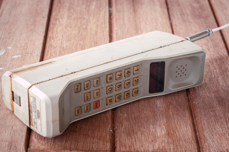 first motorola cell phone 1973