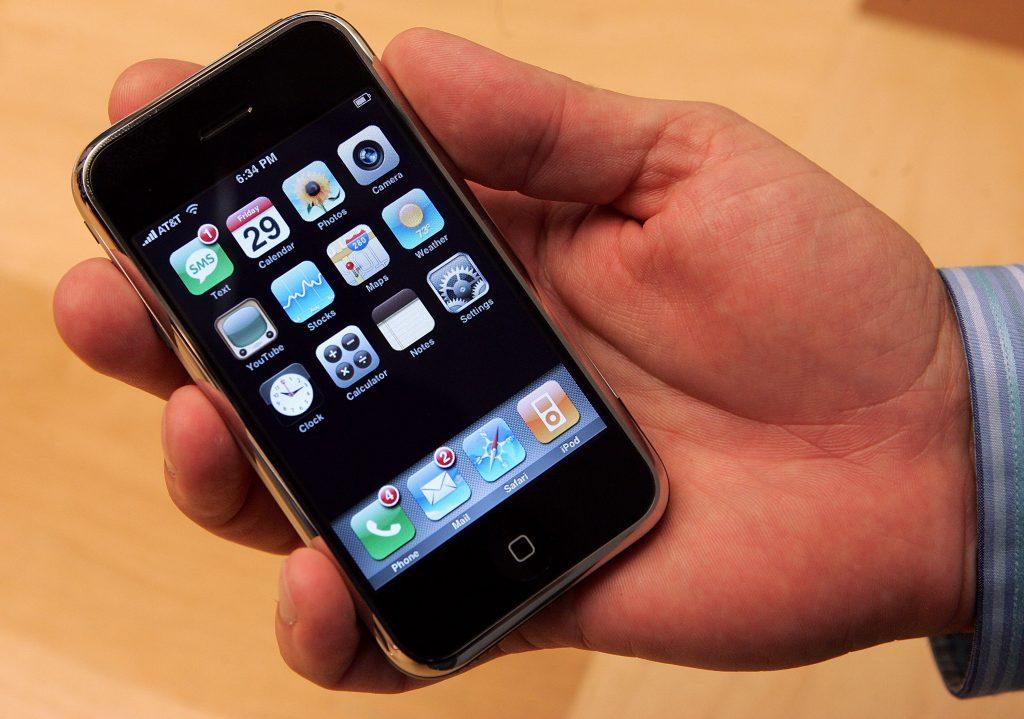 History of iPhone 4: Changing everything — again
