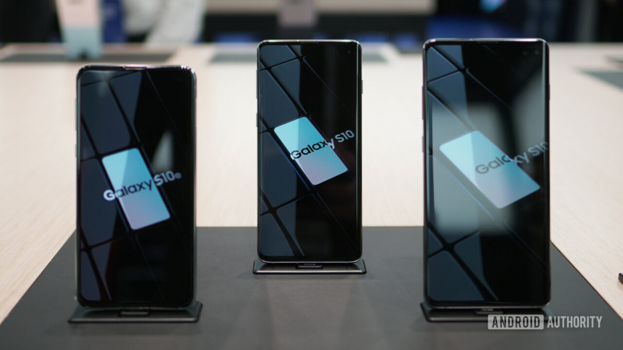 Samsung Galaxy S10 family gets day one update on T-Mobile and Verizon