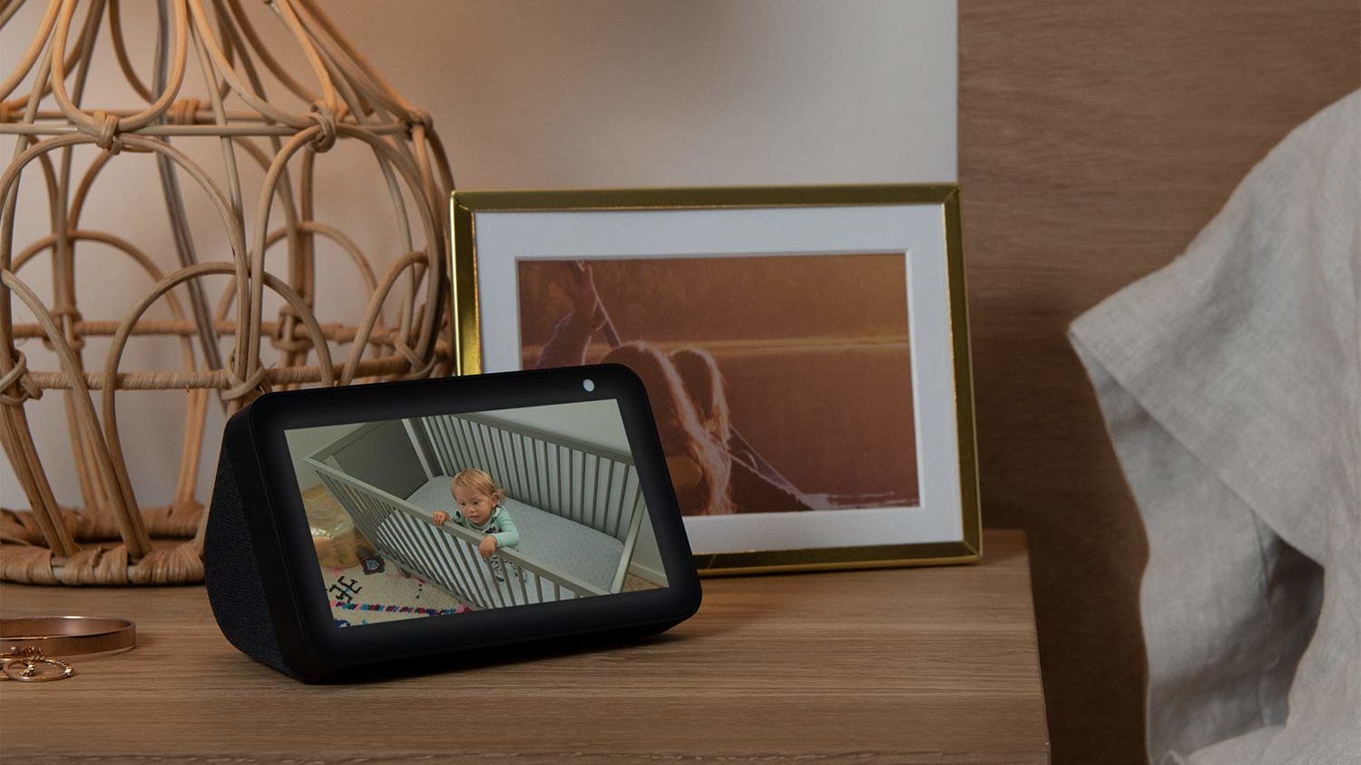 Echo Show 5 takes on the Nest Hub, brings a smart display to your  desk - Android Authority