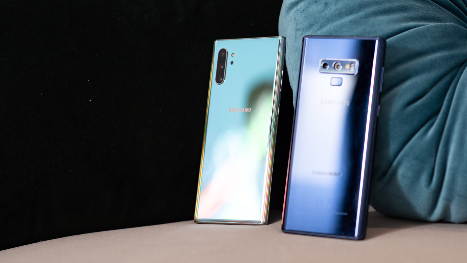 GALAXY NOTE 10 LITE is a NOTE 9 INSIDE and an A10 on the surface