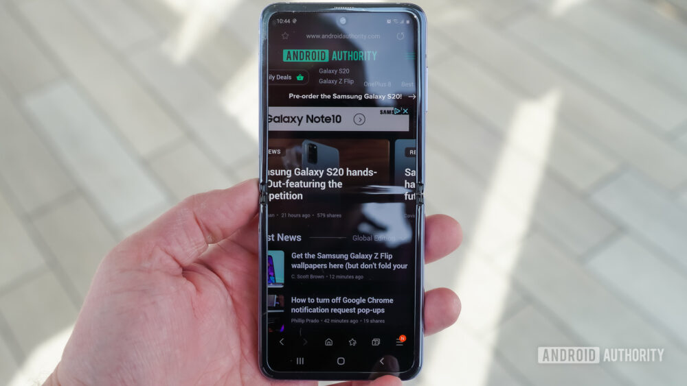 24 Hours With The Galaxy Z Flip Surprised By How Much I Like It Android Authority 1702