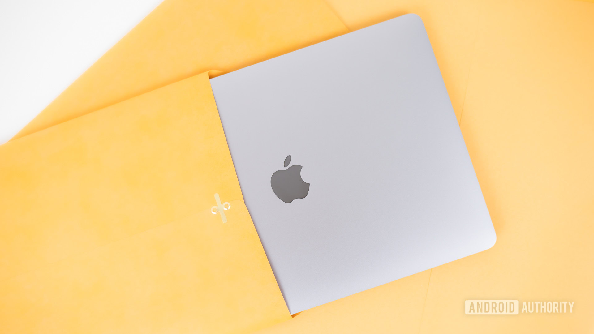 Apple MacBook Air 13 (M1, 2020) Review 