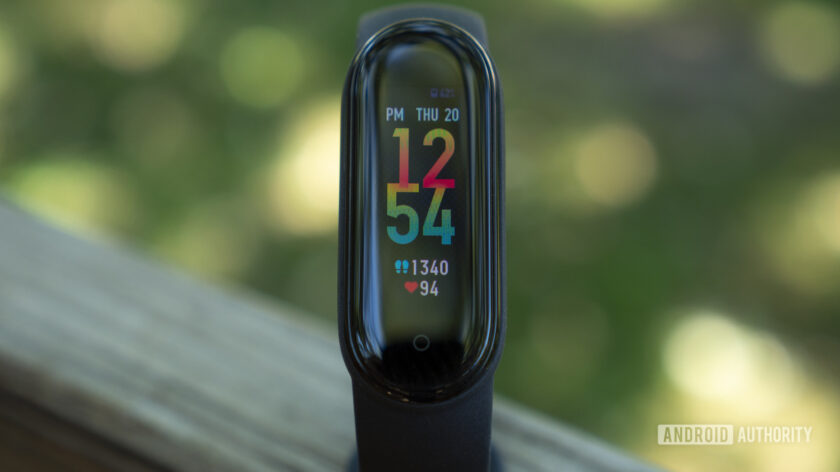 часы xiaomi mi band 5 не подключается к телефону