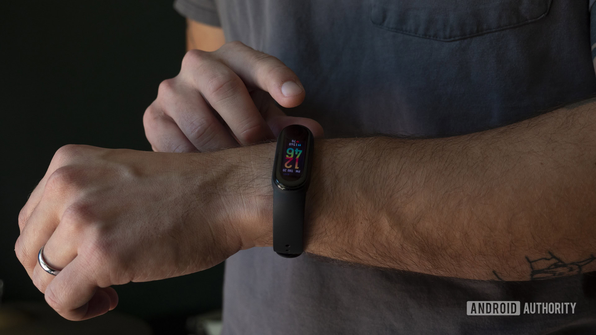 Xiaomi Mi Band 5 review: Taking the fight to Fitbit - Android Authority