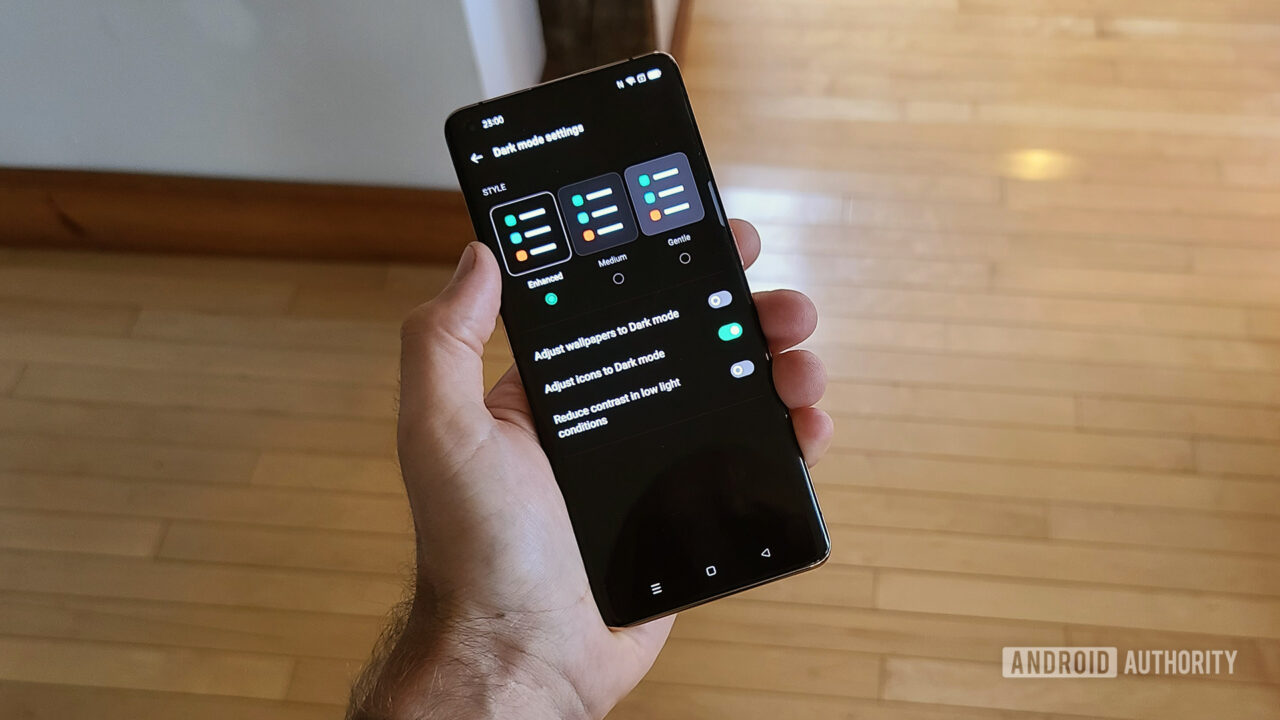 Is dark mode good for you? Here's why you may want to avoid it.