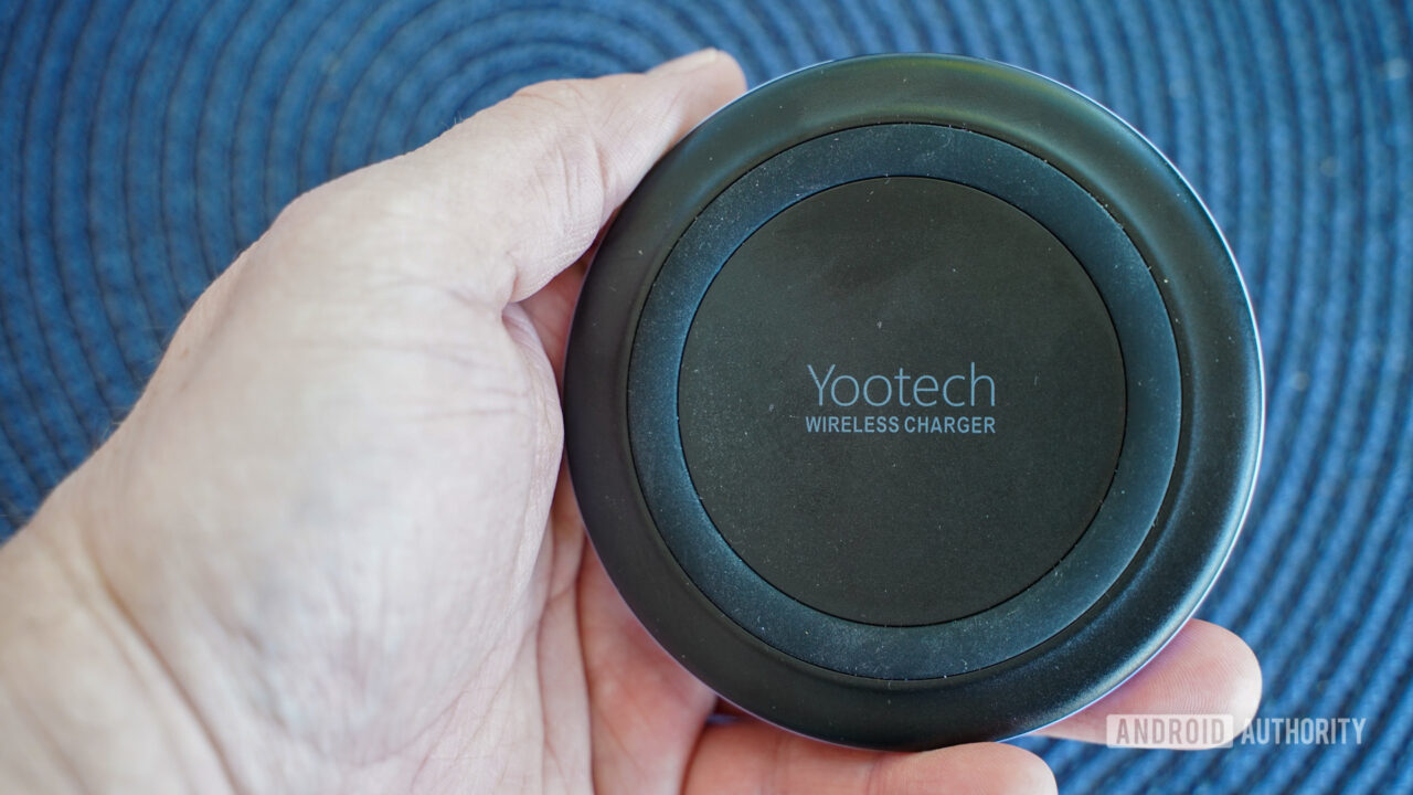 Yootech F500 Wireless Charger review: An inexpensive travel option