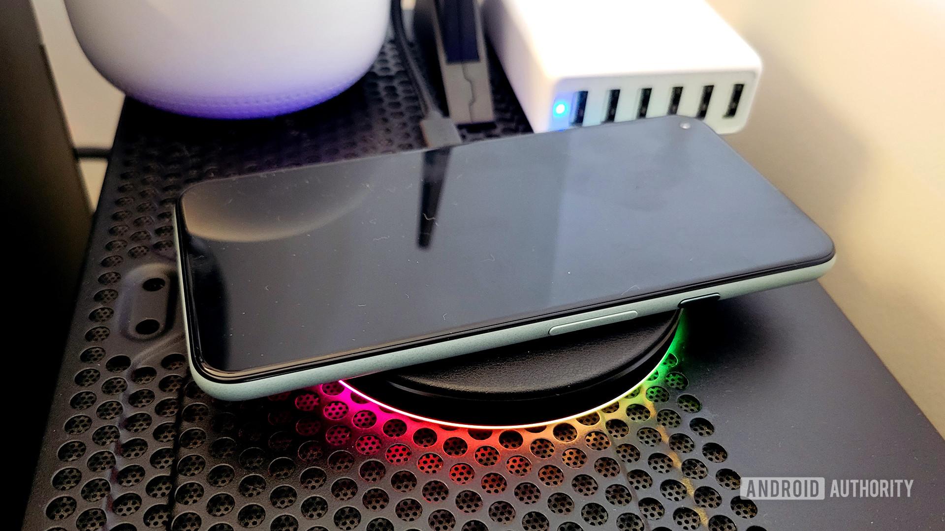 Razer Charging Pad Chroma review: Putting the cool in wireless ...