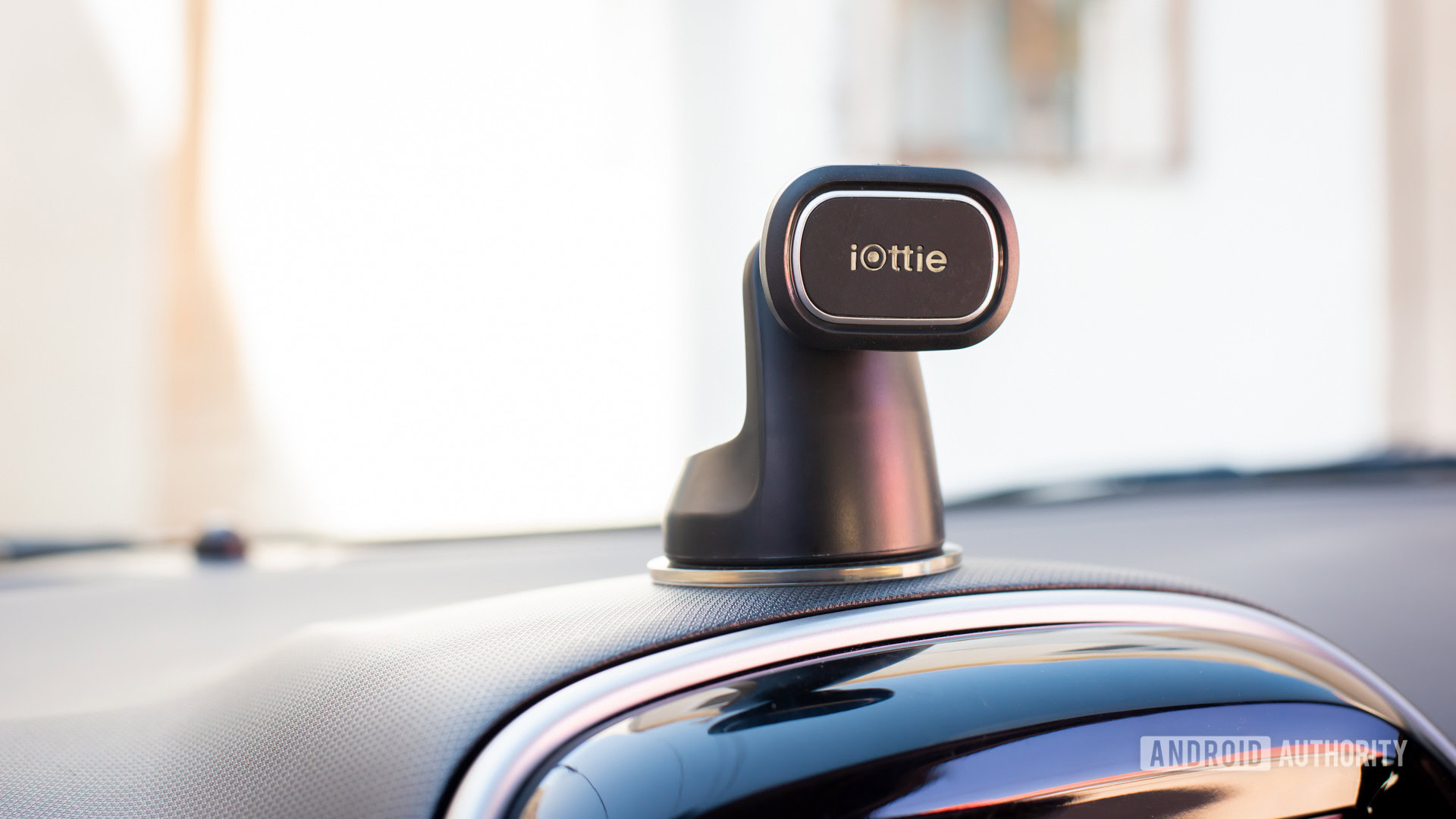 Iottie iTap Magnetic 2 car phone holder