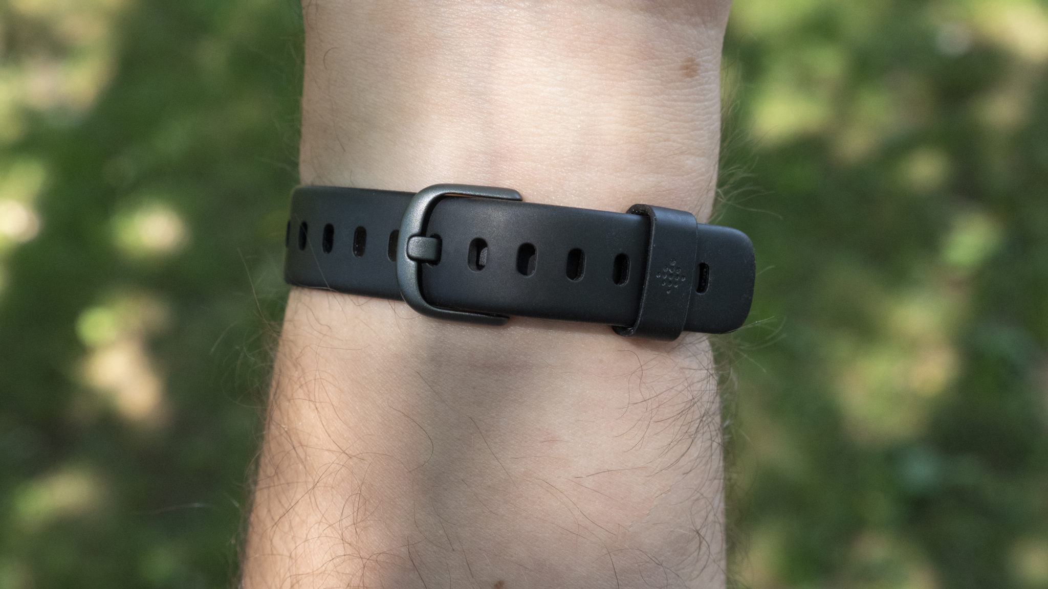 Fitbit Luxe review: Form over function - Android Authority