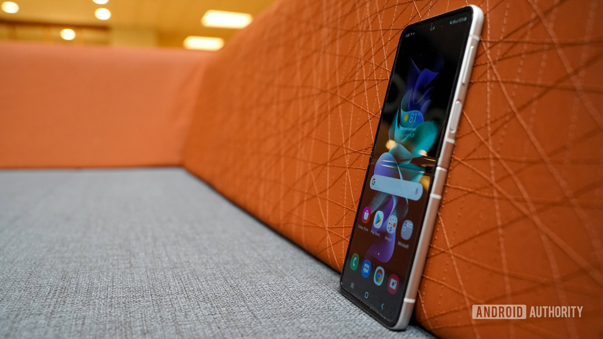 Galaxy Z Flip 4 Cell Phone, Factory Unlocked Android Smartphone, 256GB,  Flex Mode, Dual Sim (1x eSim + 1x Nano), Compact, Foldable Design, Cover