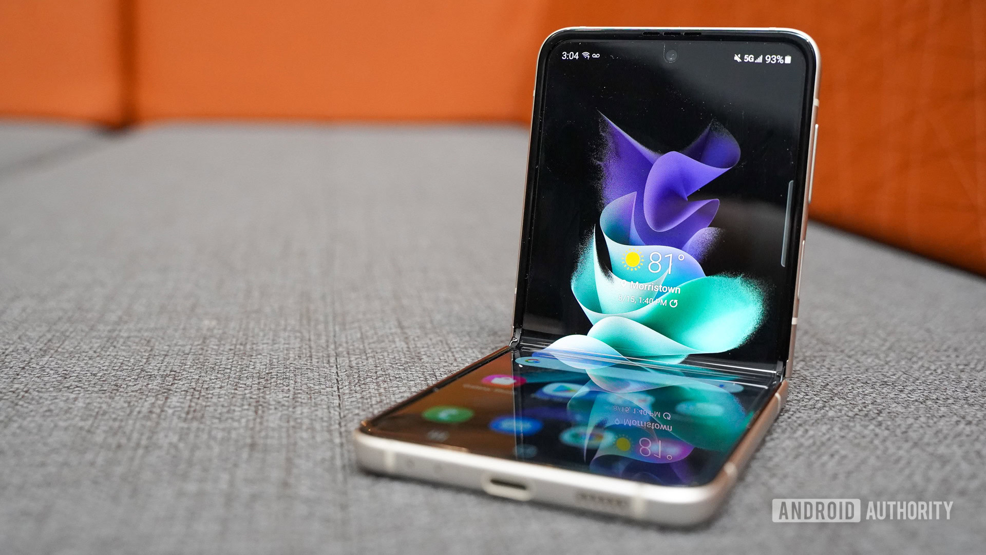 Samsung Galaxy Z Flip 3 review: A stunning, accessible foldable phone -  SamMobile