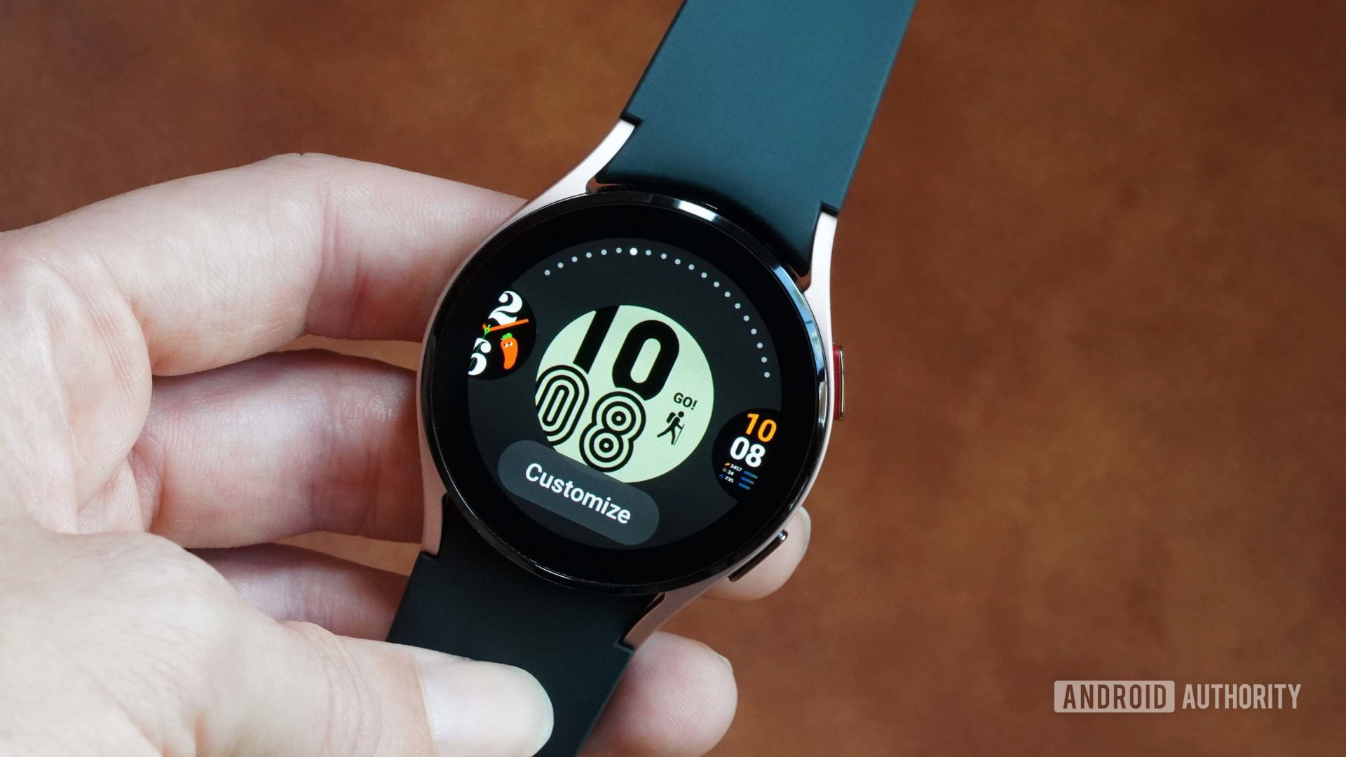 Các mặt đồng hồ của Samsung Galaxy Watch sẽ khiến bạn ngỡ ngàng về sự đa dạng và cá tính của chúng. Nếu bạn muốn có một mặt đồng hồ chất lượng và độc đáo, hãy xem qua hình ảnh về các mặt đồng hồ này và chọn cho mình một cái thật ấn tượng.