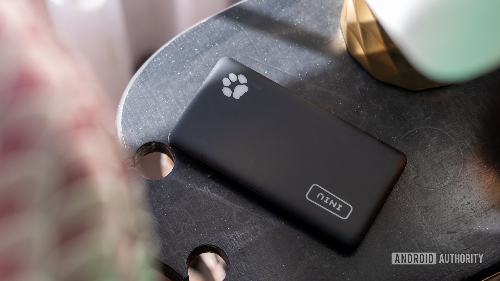 Iniu power bank review (10,000mAh): Small and solid, but slow