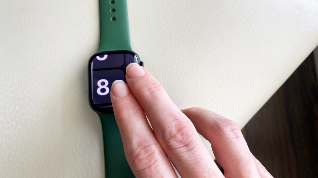 how to zoom out screen on apple watch