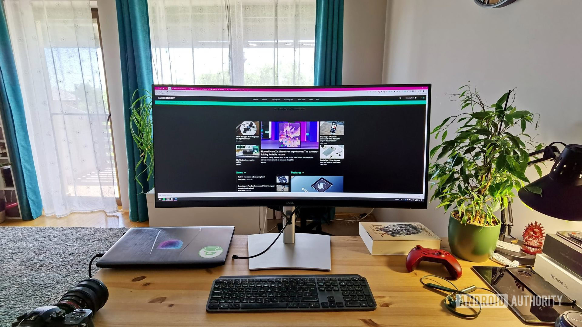 https://www.androidauthority.com/wp-content/uploads/2022/05/Dell-P3421W-ultrawide-monitor-2-scaled.jpg