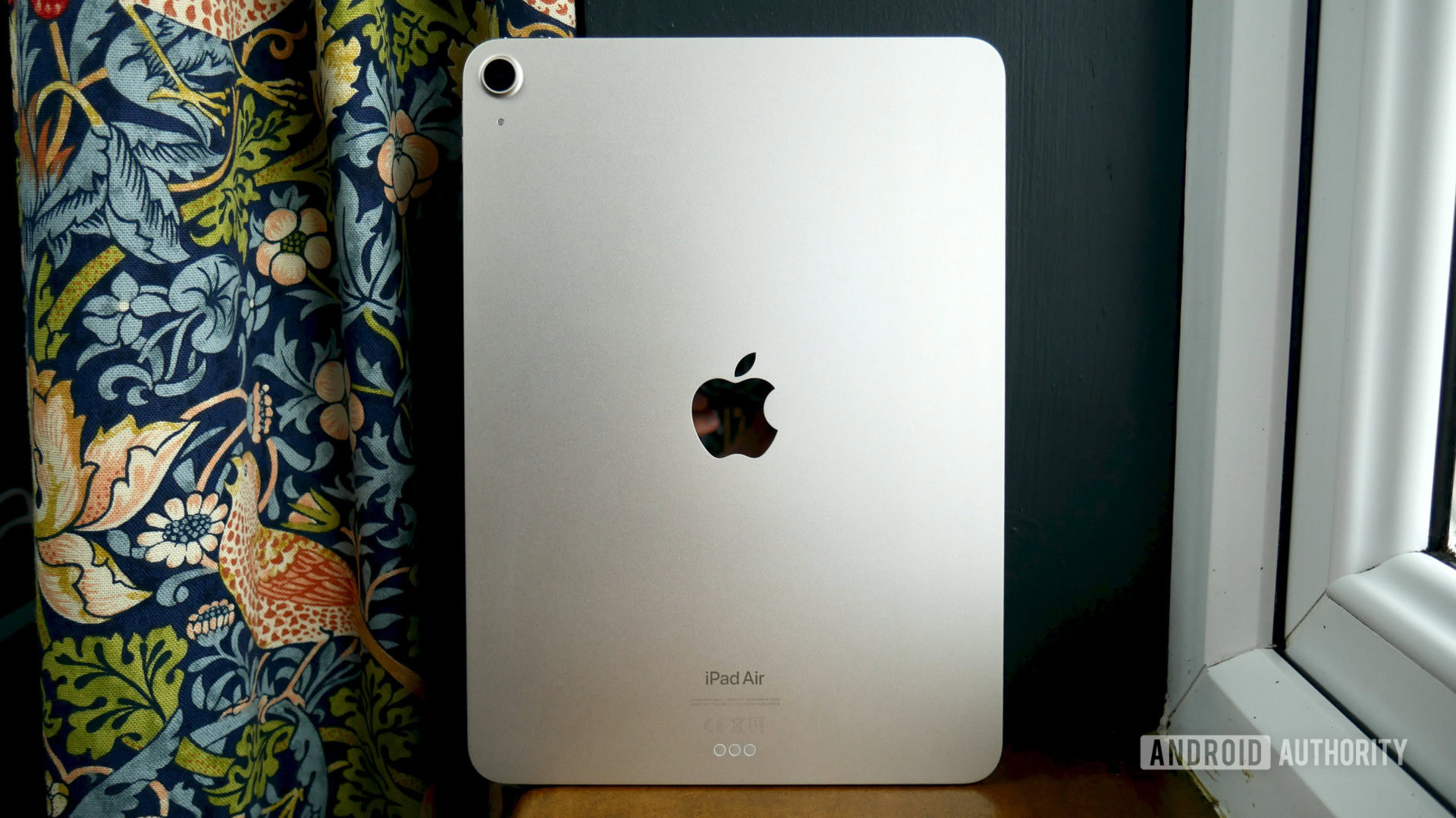 Apple iPad Air 5th Gen. 10.9 in, 256GB, Wi-Fi A2588 - Space Gray
