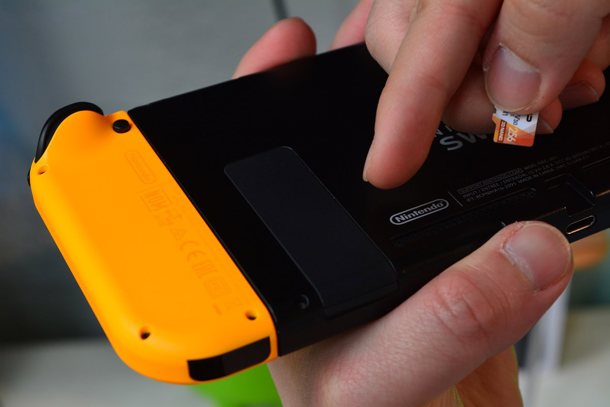 How to Insert an SD Card Into a Nintendo Switch