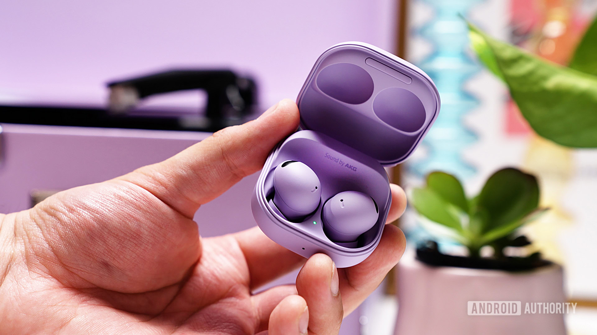 The Galaxy Buds 3 series could drop swipes for pinches (APK teardown)