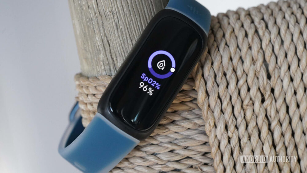 Oura Ring vs Fitbit: Choosing the right fitness tracking device