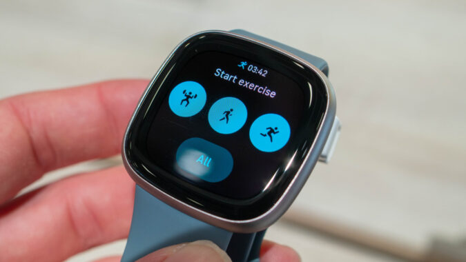 Fitbit Versa 4 vs Versa 3: What's the difference? - Android Authority