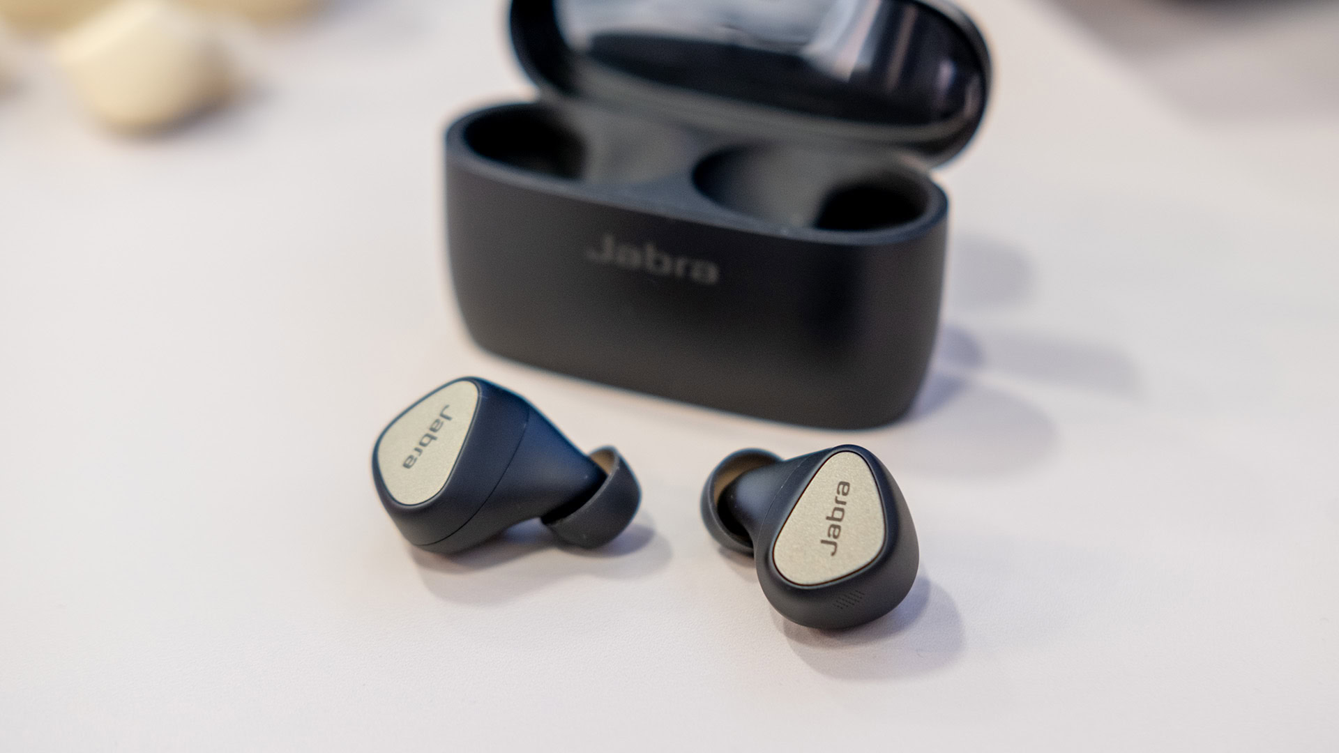Jabra announces the all new Elite 5 earbuds - techbuzzireland