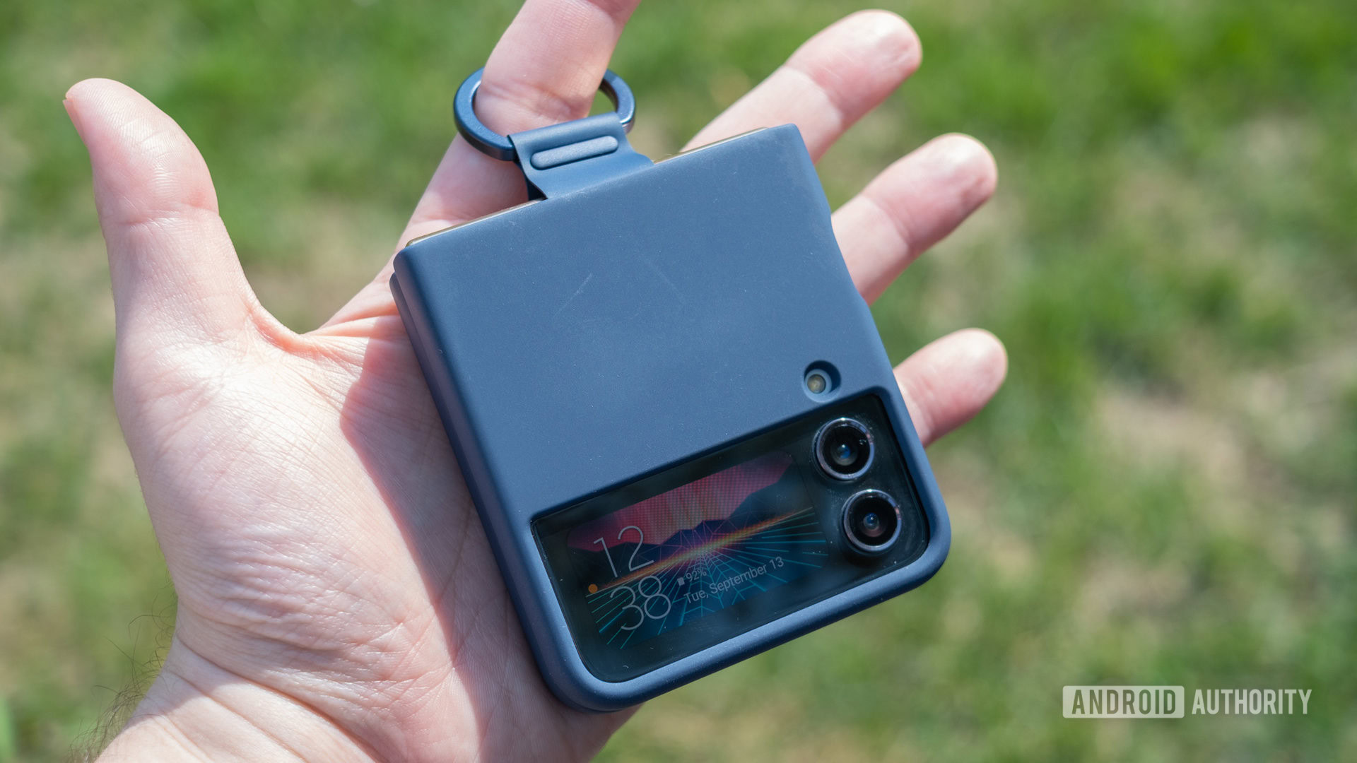 Have a Zflip 5? Then you MUST get a hand strap! : r/galaxyzflip