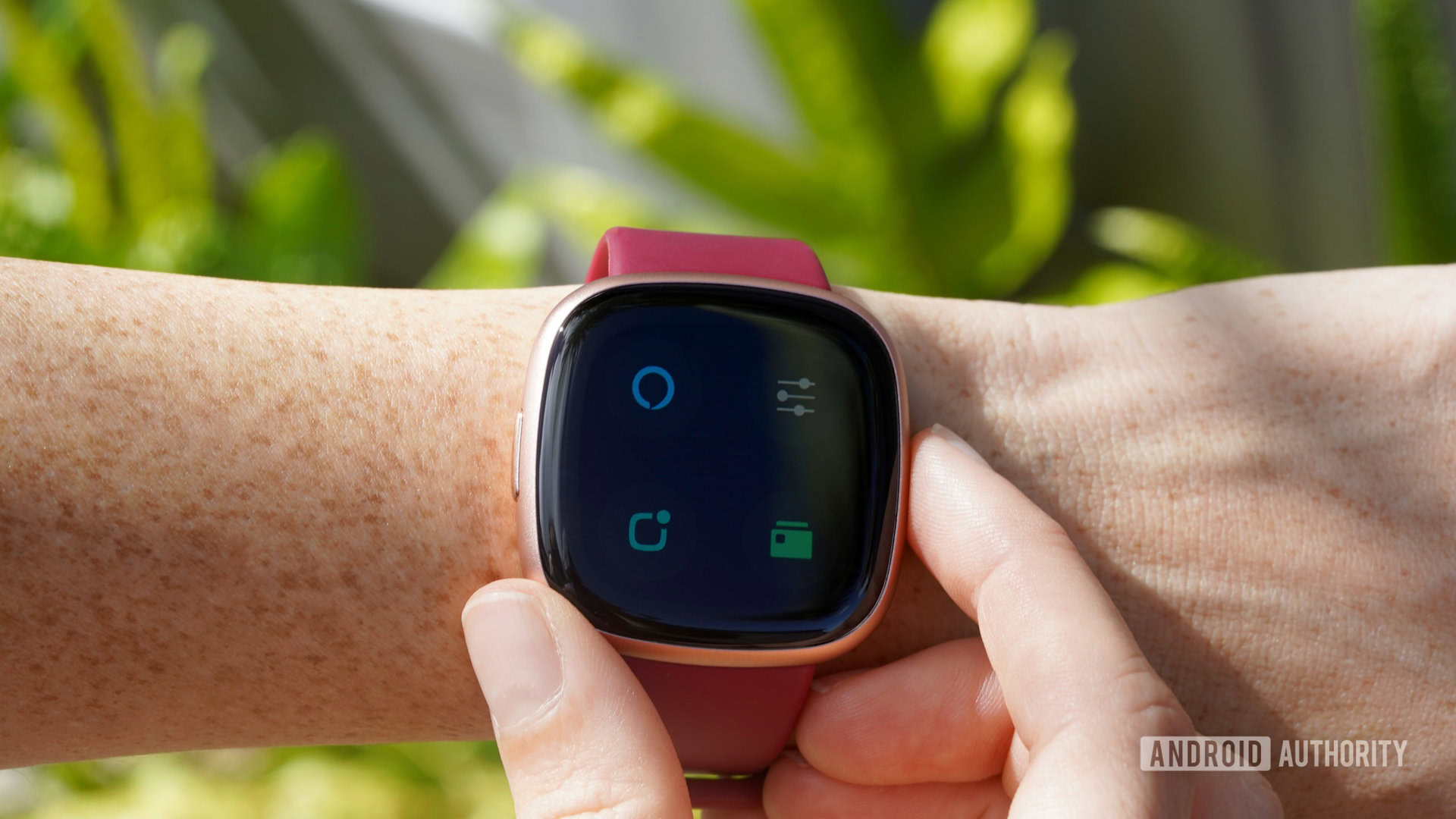 Fitbit Versa 4 Review 2022: A Basic Smartwatch With Long-Lasting Battery