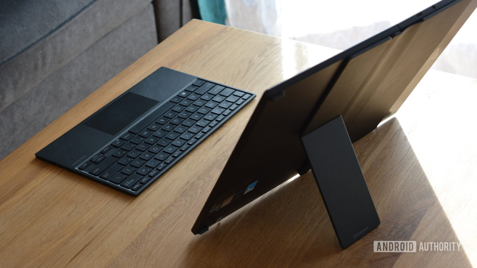 The First Ever Foldable 17-Inch Laptop Is a Stunner