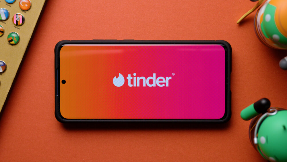 What does the blue star mean on Tinder? - Android Authority