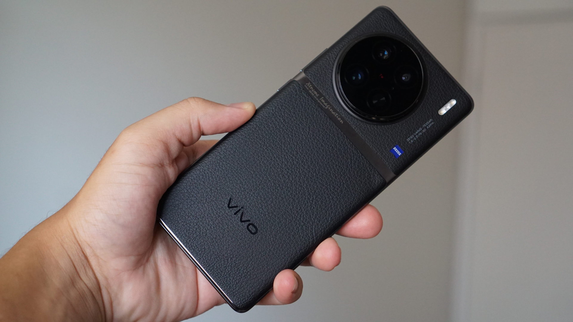 vivo X90 Pro review: Goes 'x'tra in the camera department, paired with  smooth performance