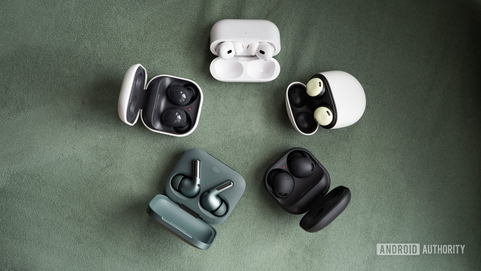  Apple AirPods (3rd Generation) Wireless Ear Buds, Bluetooth  Headphones, Personalized Spatial Audio, Sweat and Water Resistant,  Lightning Charging Case Included, Up to 30 Hours of Battery Life :  Electronics