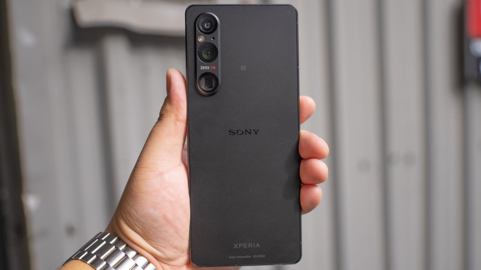 Sony Xperia 5 V vs Xperia 1 V: What's the difference and which one ...