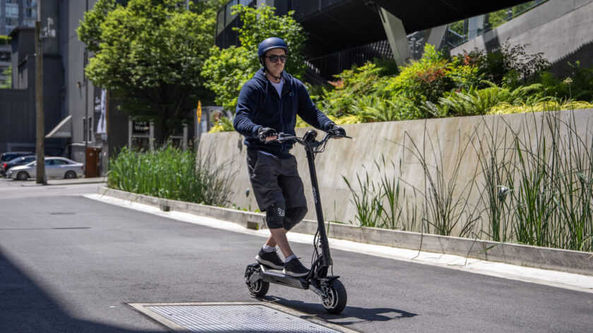 Apollo Phantom V3 review: A new standard for electric scooters at 41mph