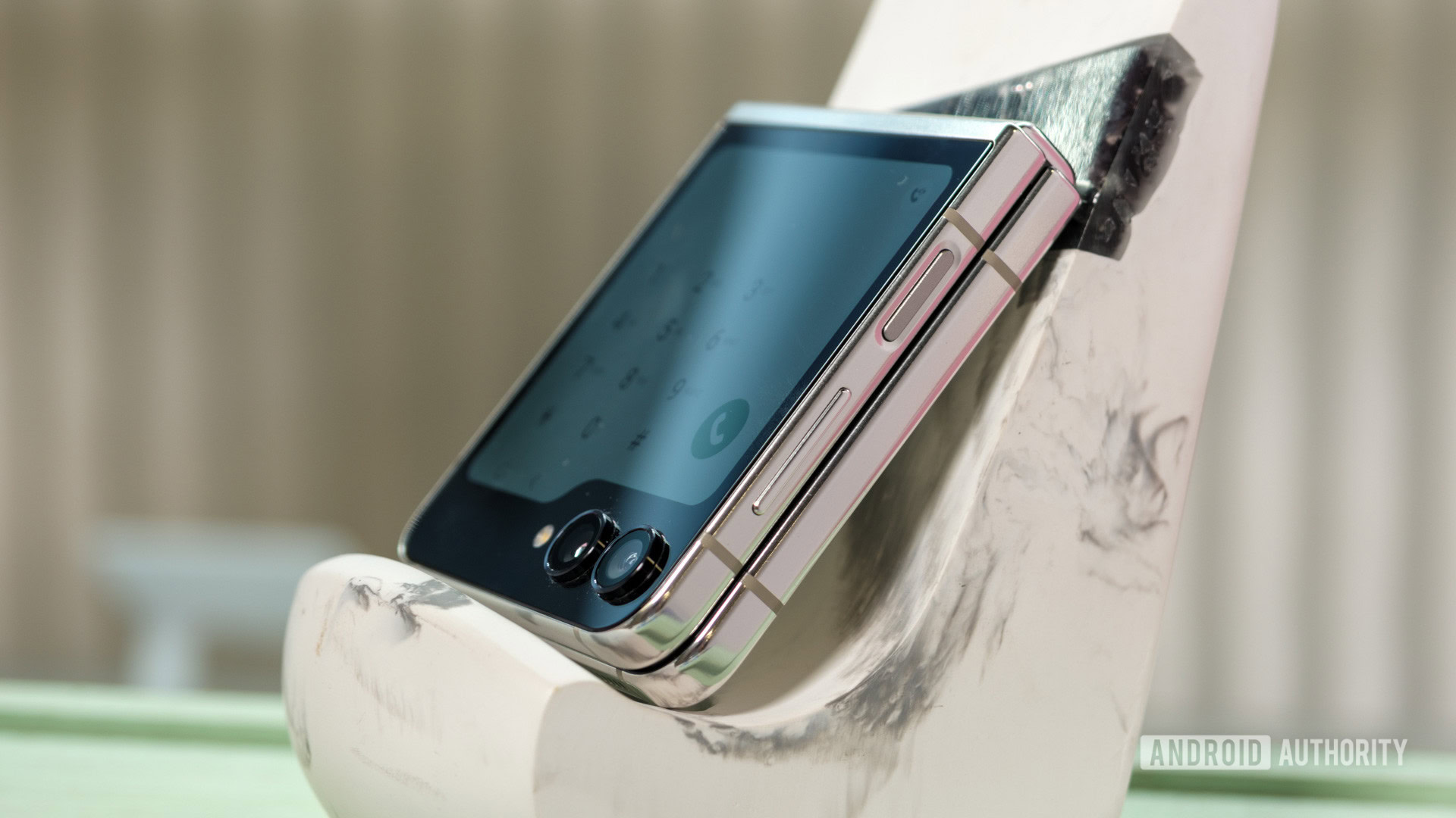 https://www.androidauthority.com/wp-content/uploads/2023/07/Samsung-Galaxy-Z-Flip-5-fingerprint-reader-and-volume-rocker.jpg