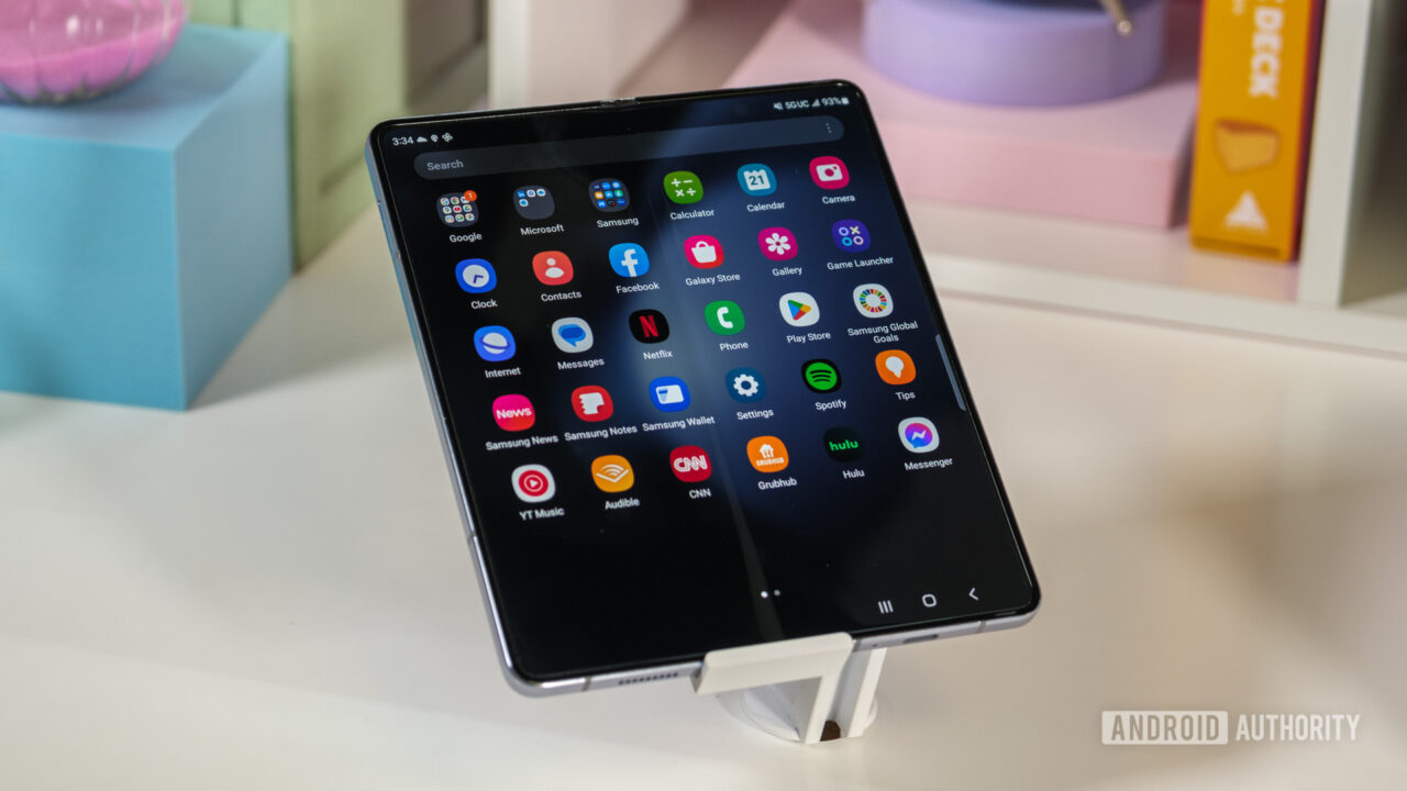 Massive $450 price drop on the Samsung Galaxy Z Fold 5 - Android Authority