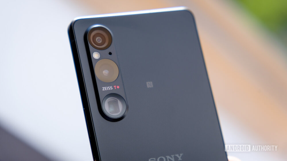 sony xperia 1 v vs sony xperia 5 iv specs