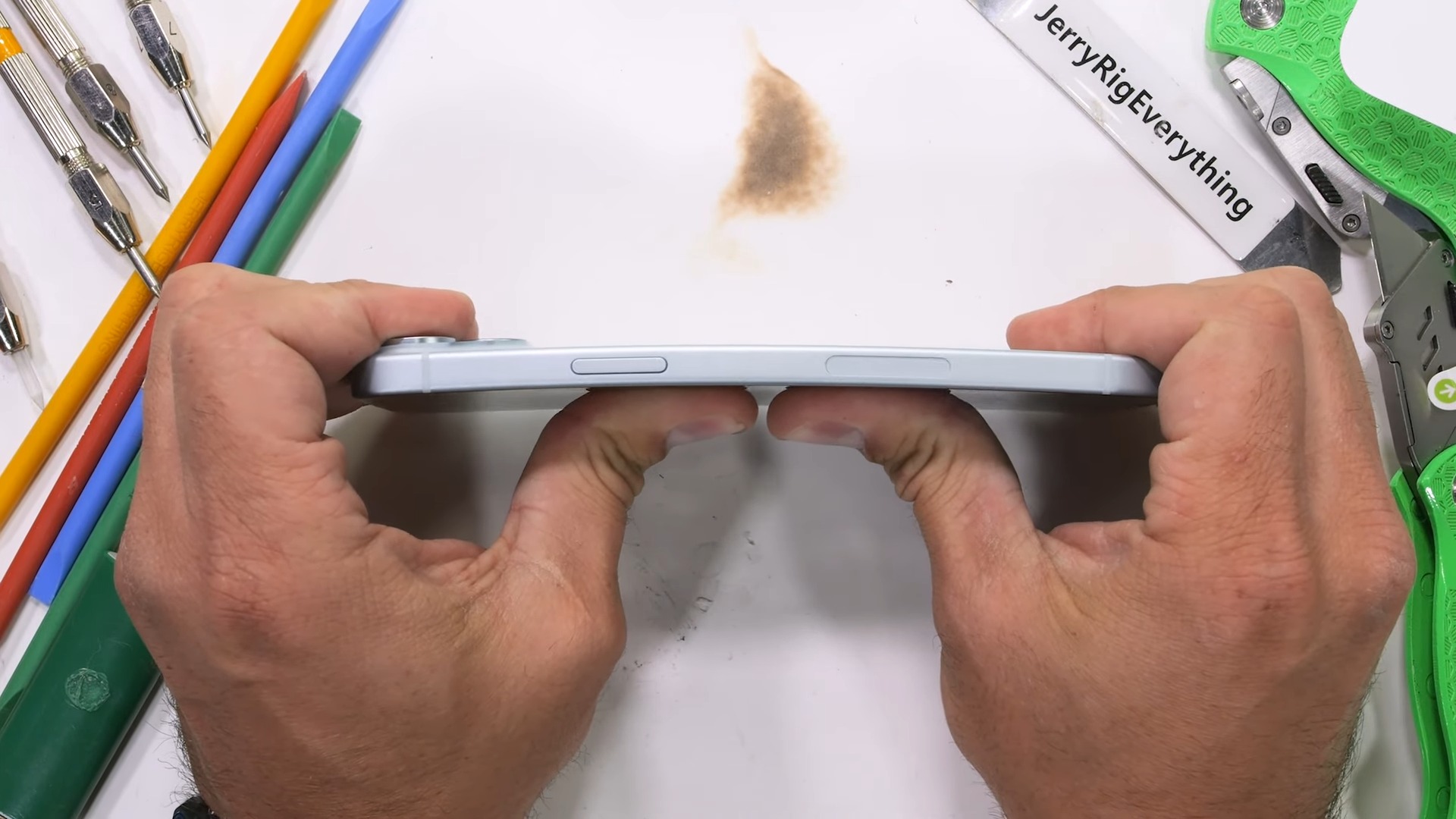 Titanium iPhone 15 Pro Max fails durability test (video