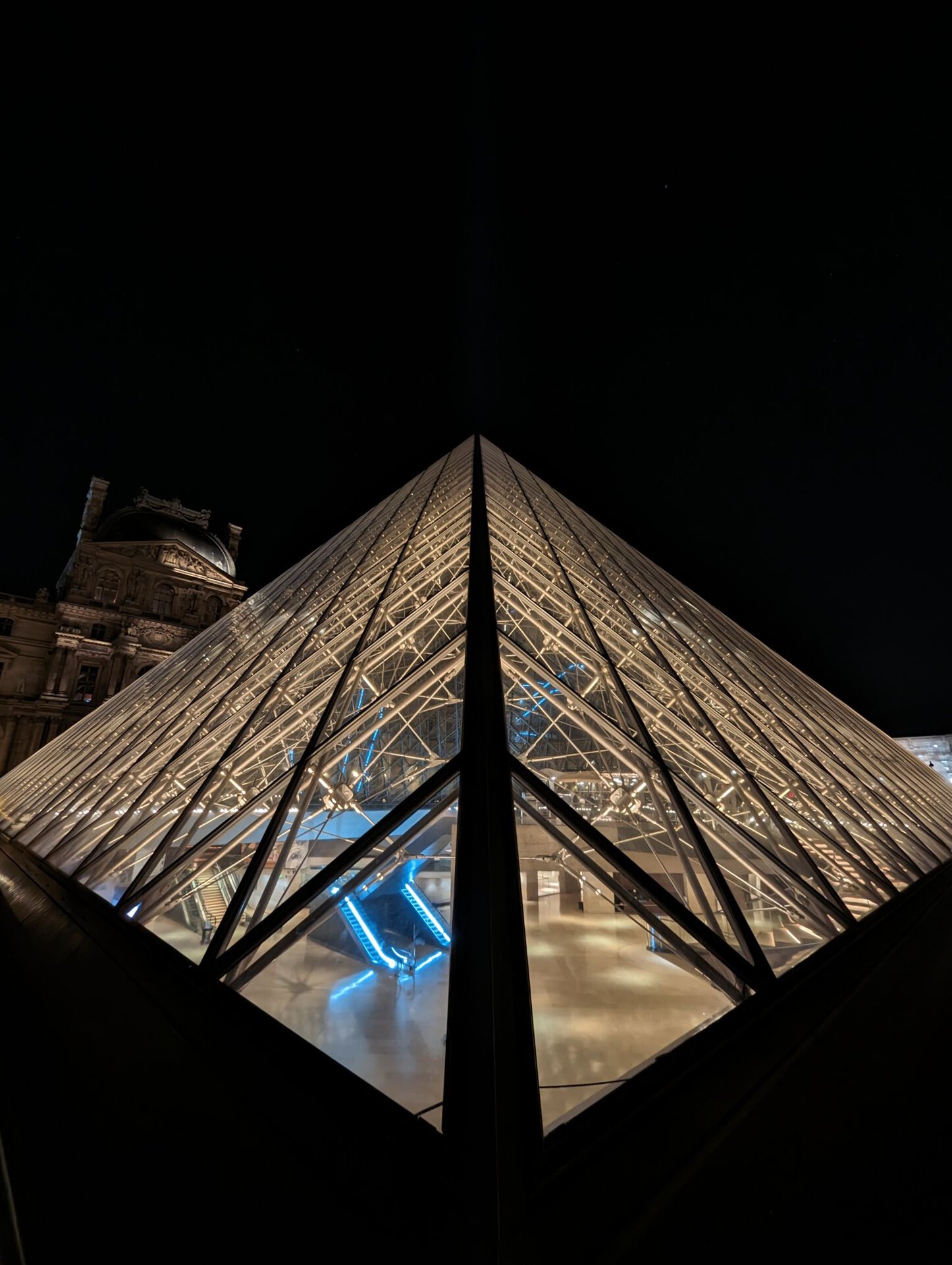 google pixel 7 pro camera sample louvres night sight ultrawide