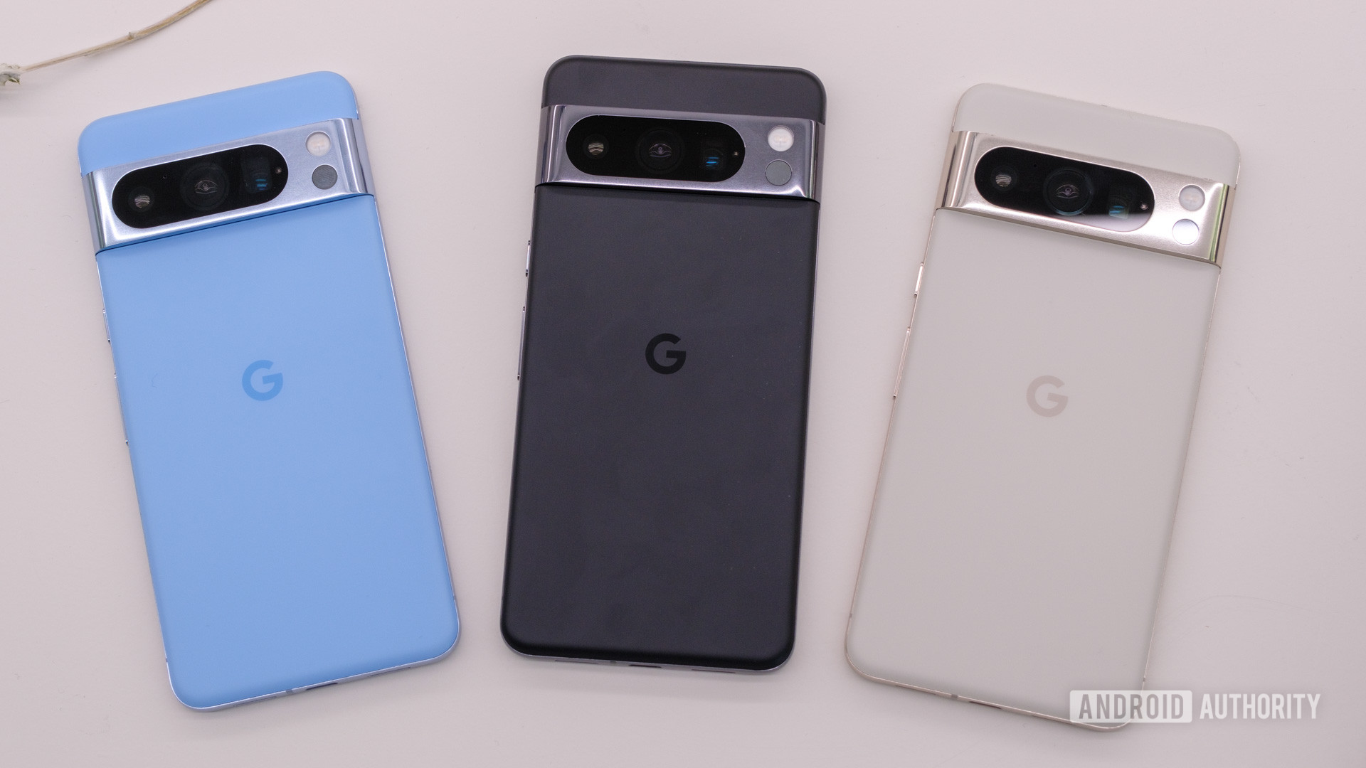 Google Pixel 8 Pro против Apple iPhone 15 Pro и 15 Pro Max: что купить?