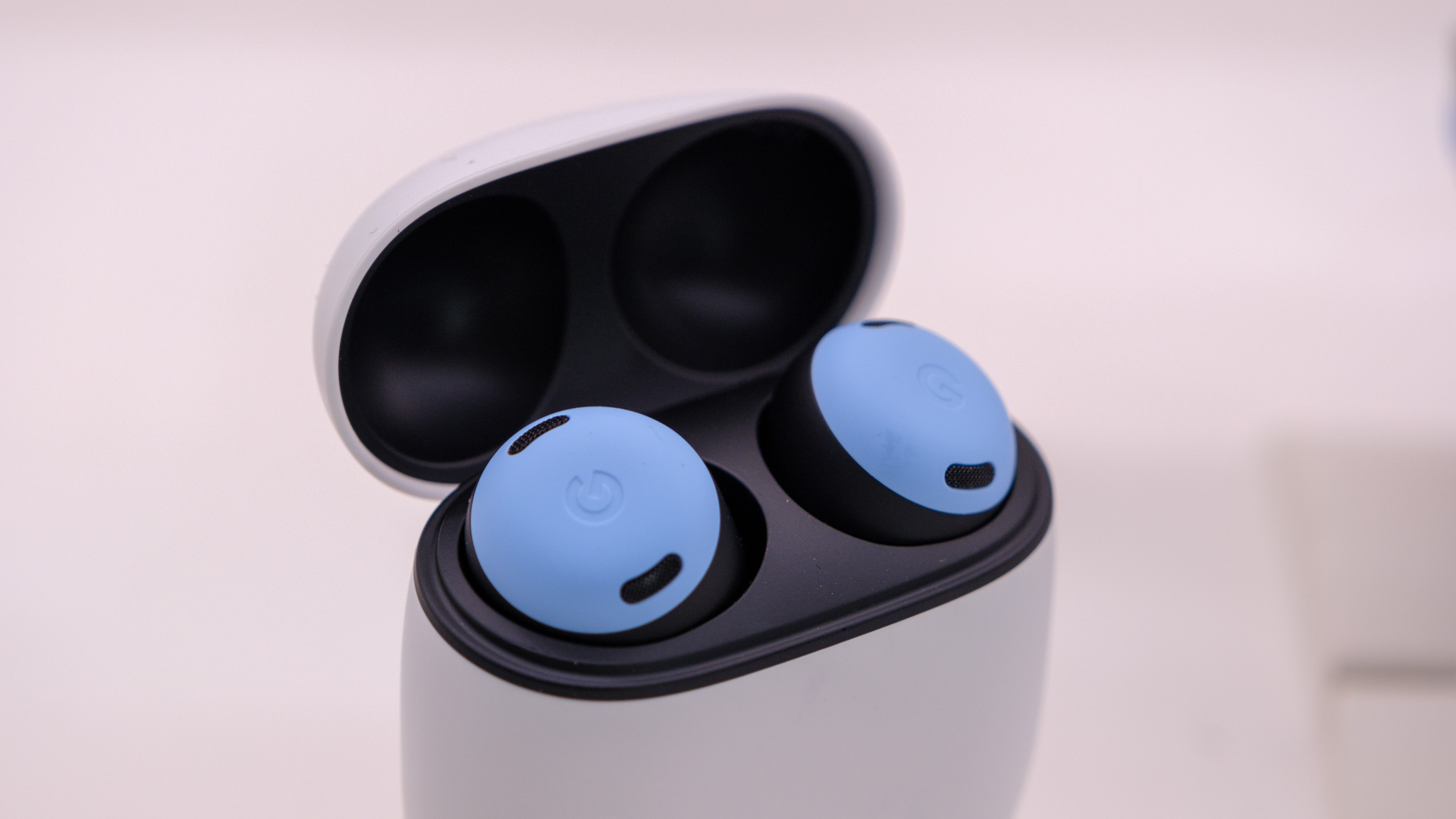 Google Pixel Buds Pro vs Pixel Buds A-Series - Android Authority